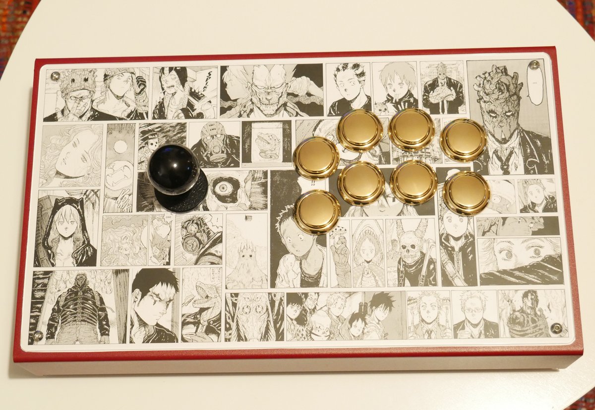 PrettyBakedCake's tweet photo. New stick! This time with some Dorohedoro panels. I'm in love with it and the golden buttons <3 Major thanks to @BD1ZERO for the premium quality enclosure and @Mista51324615 for arranging the artwork for me https://t.co/2Yd2pNGkB5