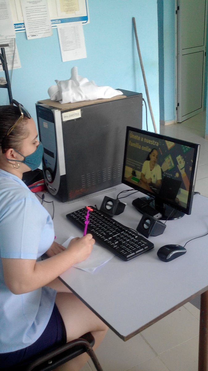 yaney_espinosa's tweet image. En nuetsra Entidad Florencia2 se participa y se toma nota en el Segundo encuentro del  Curso de Robotica , muy interesante  #JovenClubInformatiza #JovenClubTeconecta #CursoRobotica