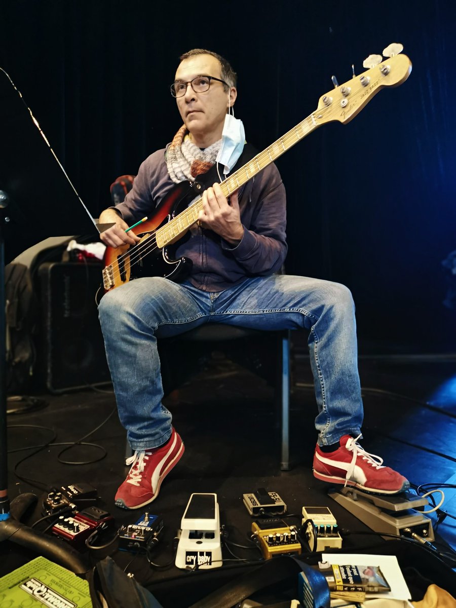 • NEW PROJECT // MUSICIEN #4 •
Laissez-moi vous présenter ces quelques amis &amp; musiciens extraordinaires qui me fait le plaisir de m'accompagner dans l'aventure de mon nouveau projet. MERCI à eux de mettre leur immense talent au profit de ma musique!
🎸(b) Philippe Bussonnet