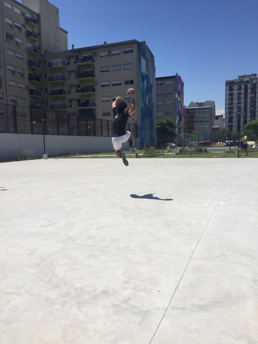 BalonmanoBoca's tweet photo. Imágenes del entrenamiento de esta mañana. 

#VamosBoca #HandballBoca https://t.co/RvkLVjYz15