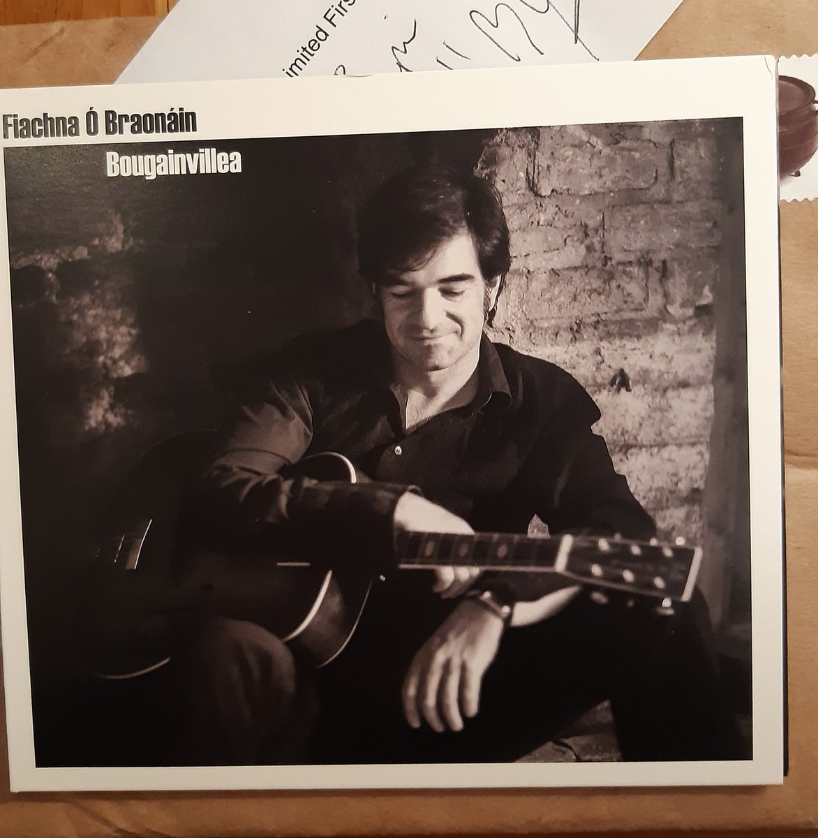 ciarakelly811's tweet photo. One of the best things to get in the post...a great cd!Bougainvillea by @fobraonain .. ordered  through Bandcamp ,quick delivery and signed by @fobraonain 🎶💫#supportIrishmusicians https://t.co/qgReVoxWyR