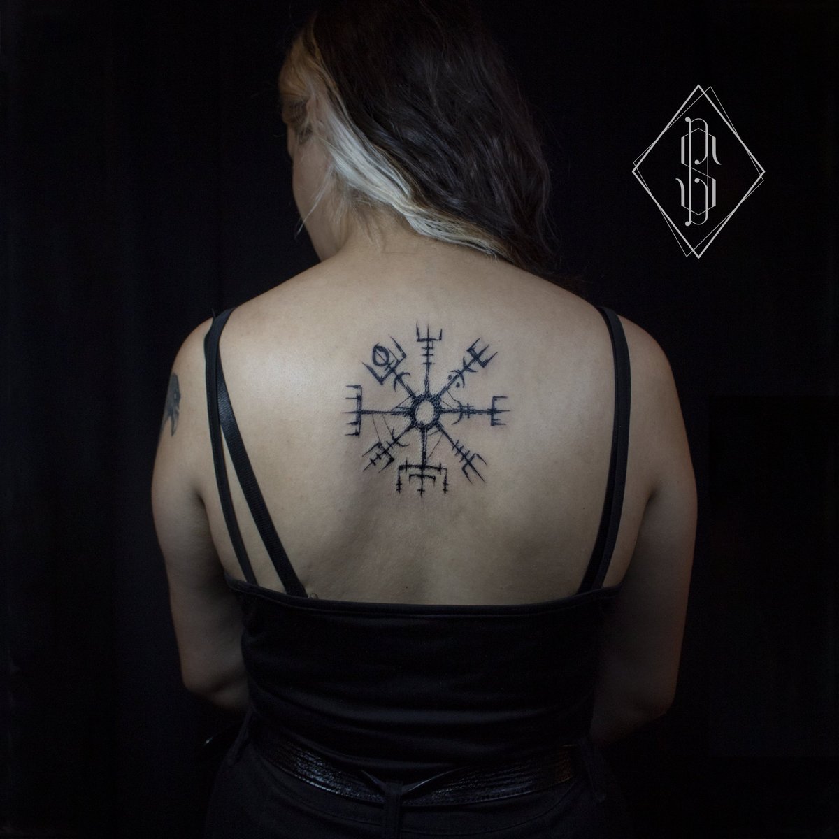 Vegvisir viking compass tattoo 

#Viking #tattoo #compass #design #tattooart #tattoodesign