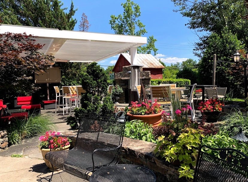 TheOregonGrille's tweet photo. It's a beautiful day on our outdoor patio! ☀️🌾 Come enjoy the sunshine later and have dinner with us at The Oregon Grille! https://t.co/1QUG1fY7tN