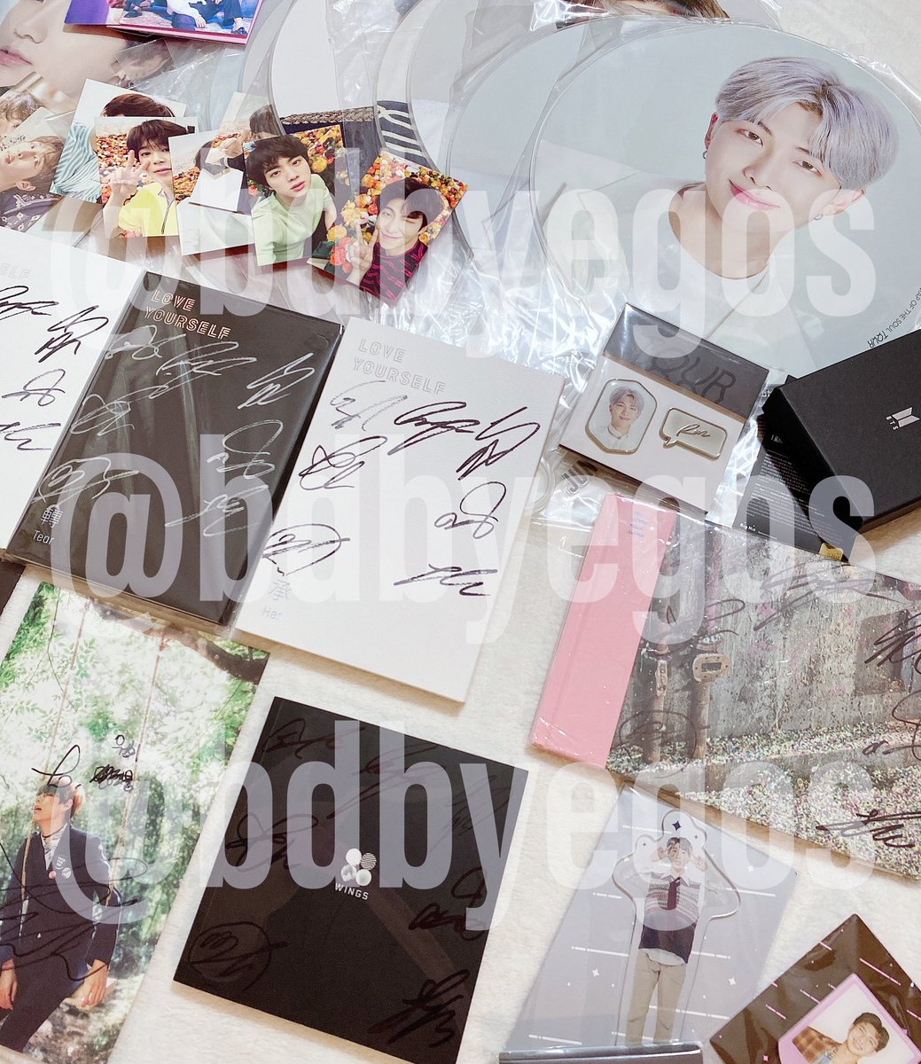 bdbyegos's tweet photo. BTS AUCTION 12/4-12/5

will include signed albums, fansign pages, photocards, &amp; other merch (200+ items)!

auction will be held on discord,
click the link to join ⬇️

https://t.co/XkNDhqzjWc

pls rt to support! 

#btssale #btsauction #btsmd #btsphotocards #btssign #btssignedalbum https://t.co/32o7Hlq4EG