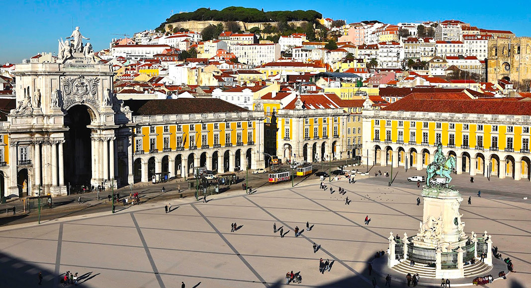 Oh Lisbon, my beloved Lisbon. The city I lived in for five years when I went to university. There, I grew from teenager to man, came out as gay, and met the lovely guy that I'm now married to. It is an amazing European capital, with so much life during both day & night.