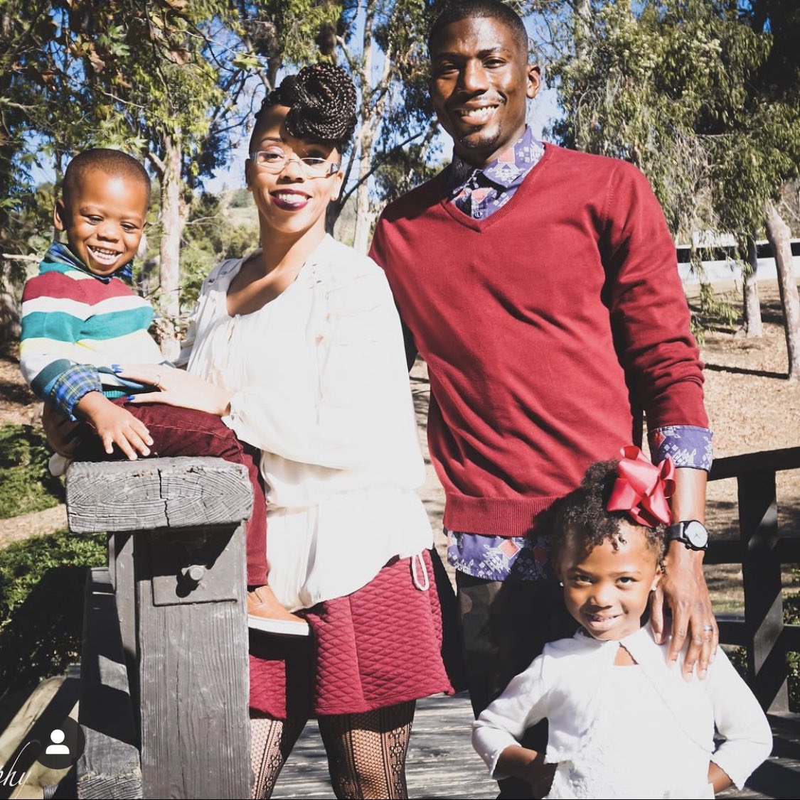 Mikeisha_'s tweet photo. 2015/16 - 2019 “How my work started vs, How my work is going”... Excited to crank up some Family Holiday Sessions this year !!!!! #SamePark #SameBridge #FamilyPhotos #FamilyPortraits #HolidayPhotos https://t.co/INwCByNY3z