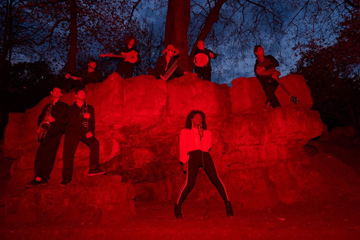 Animanz's tweet image. #londonband #ukband #londonmusic #ukmusic #funkband #latinband #punkband #afrobeatsmusic #funkmusic #saxophoneplayer #trumpetplayer #bassplayers #drums #drummer #congas #keyboardplayer #bandphotography #batterseapark #battersea #bigband #analogphoto #analogphotography #redphoto