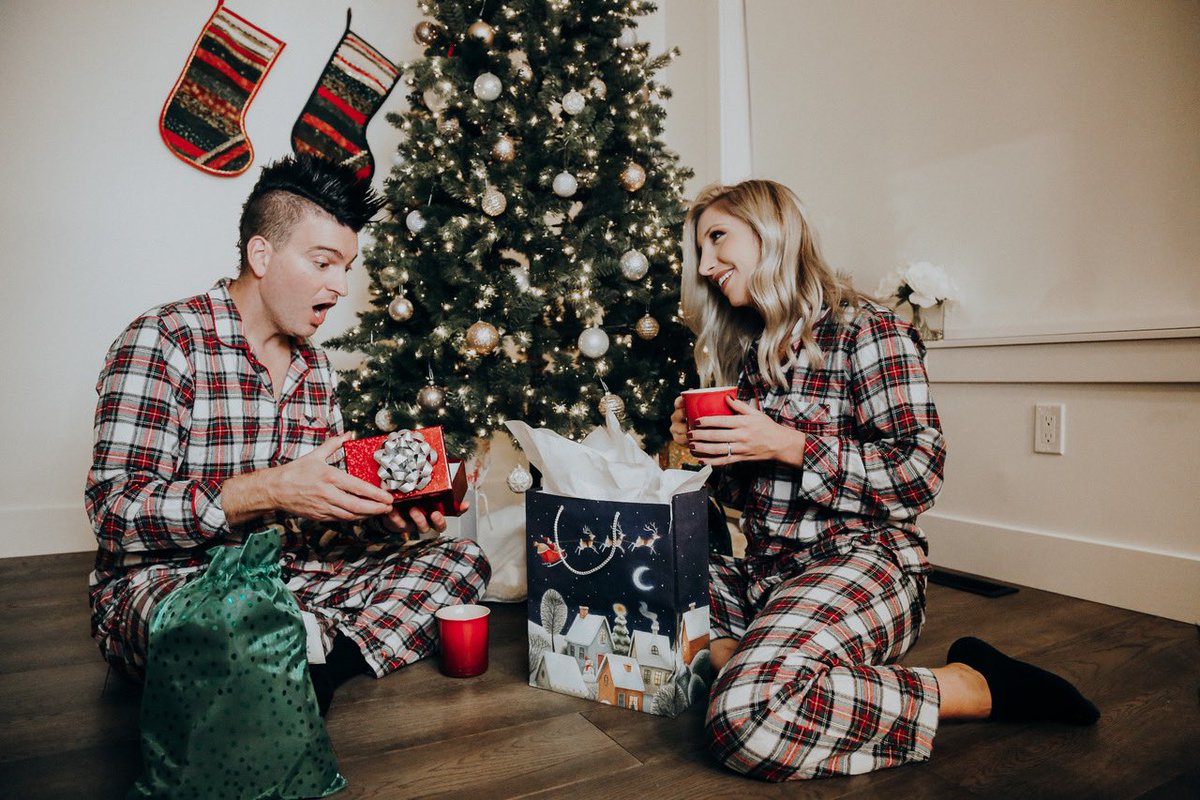 Aesthetic_Mag's tweet photo. Exclusive Premiere: Marianas Trench Bassist Mike Ayley and Wife Emily Share New Video for “The World Needs Christmas”. https://t.co/a3KHj4WdG4 https://t.co/BZfzEC03uW