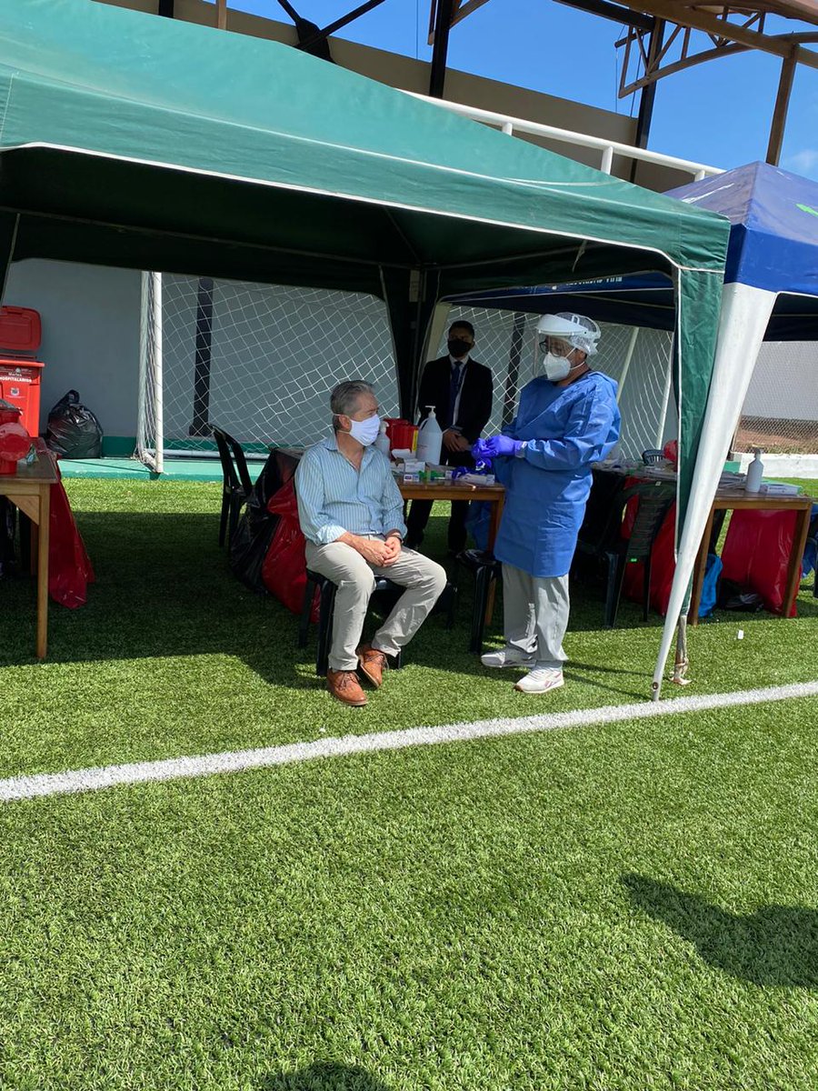 SynlabEcuador's tweet photo. Ayer, autoridades de @Salud_Ec, @CGGalapagos y @gadsantacruz visitaron la activación de la campaña #CuidémonosGalápagos, que puso a disposición de ciudadanos de las Islas 10 mil pruebas PCR y 10 mil de anticuerpos totales, totalmente gratis. Iniciativa con #DKManagement y #Simed https://t.co/TDfVKsGXUR