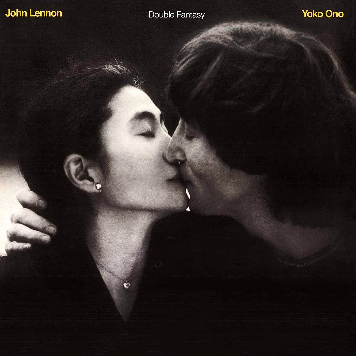 Brixton040's tweet photo. Un día como hoy pero de 1980, #JohnLennon lanzaba "Double Fantasy", su séptimo y último álbum de estudio como solista, el cual incluye temas emblemáticos como "Just Like Starting Over" y "Watching The Wheels". 🎸🎙

¡El día de hoy cumple 40 años! https://t.co/Z7iQRhJe0L