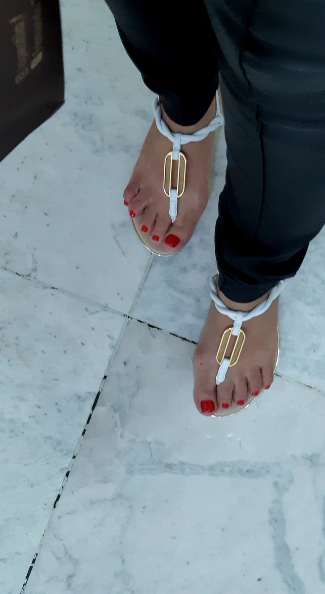Unhas novas... Pra enfrentar as pisadas da vida...