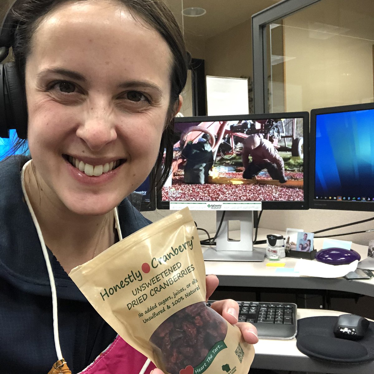 AgCLauraR's tweet photo. Time to learn about some cranberries!! @honestlycran #RiseWithAgC https://t.co/agSyz9s7sC