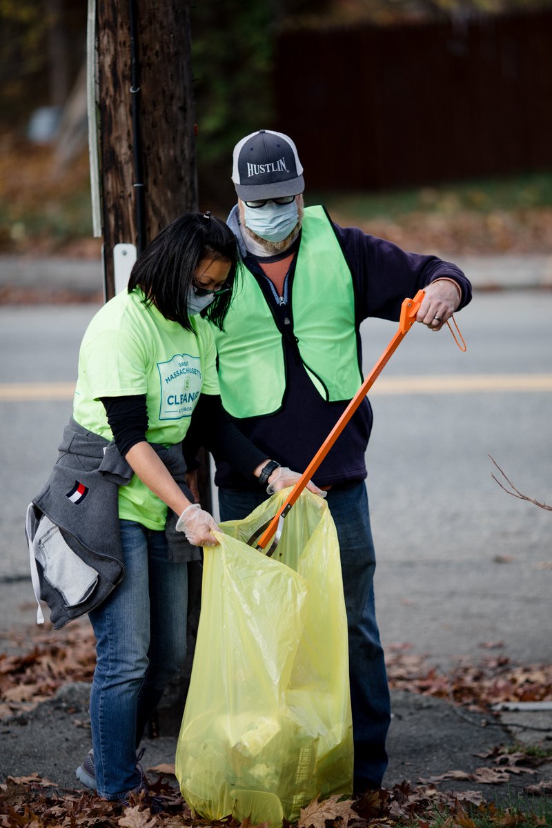 pickupmass's tweet photo. Thank you to the over 90 volunteers that came out last Saturday to help us Pick Up Attleboro! https://t.co/lDwNyi99Pp