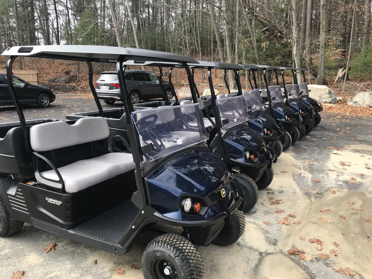 andrewingham17's tweet photo. Beautiful, crisp, and clear fall day to welcome a new customer to the ⁦@fivestargolfcar⁩ family. Robert T Lynch Golf Course received 6 ⁦@CushmanVehicles⁩ today that included Hauler 1200 Gas and Hauler Pro 72v Utility Vehicles. Truly thankful for the business. https://t.co/3eoXhIwtcD