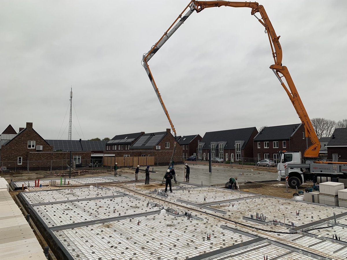 Vandaag hebben we de begane grondvloer gestort voor ons nieuwbouw project 24 studio’s PSW Sevenum. 💪💪 <a href="/PSWML/">PSW</a> <a href="/BouwmijJanssen/">Bouwmij Janssen</a>
