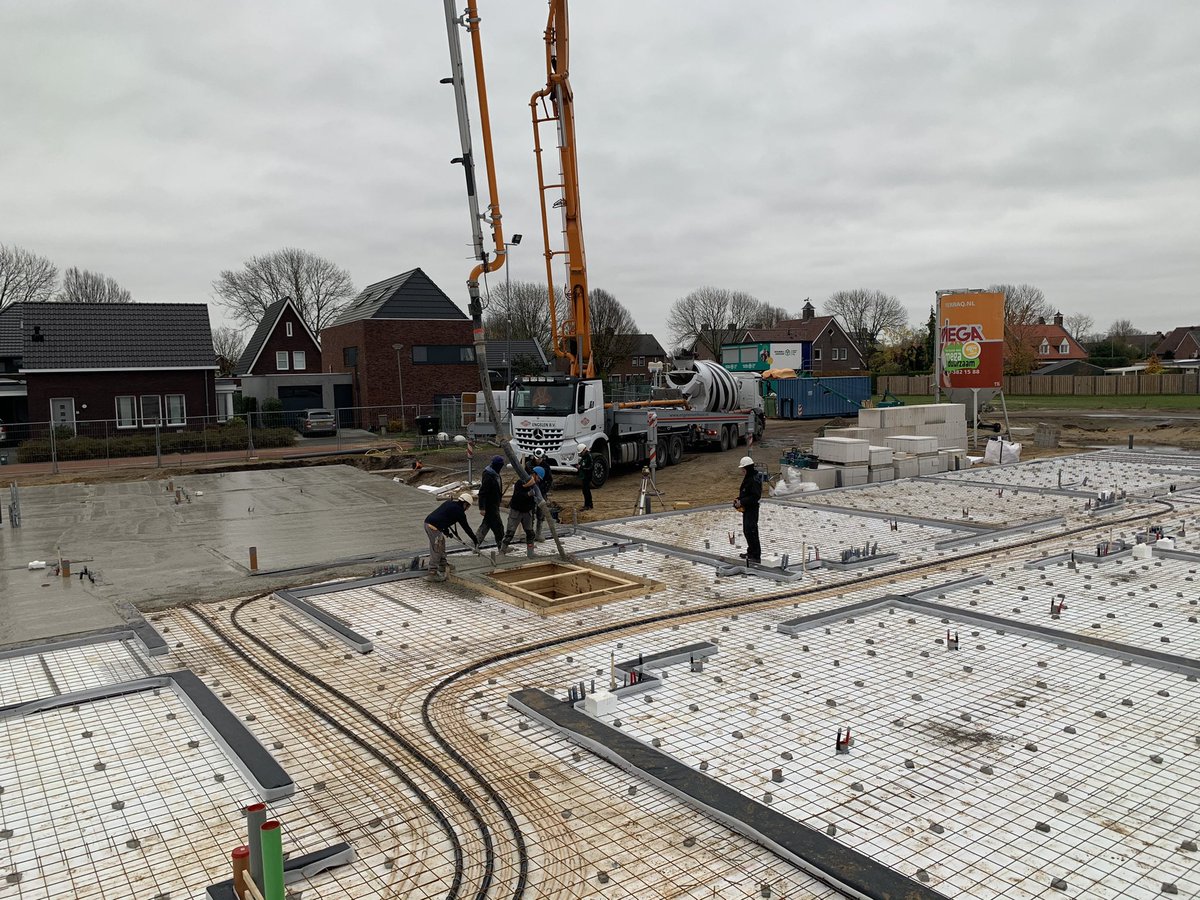 gerriemulders's tweet photo. Vandaag hebben we de begane grondvloer gestort voor ons nieuwbouw project 24 studio’s PSW Sevenum. 💪💪 @PSWML @BouwmijJanssen https://t.co/dwXDSgPMvE