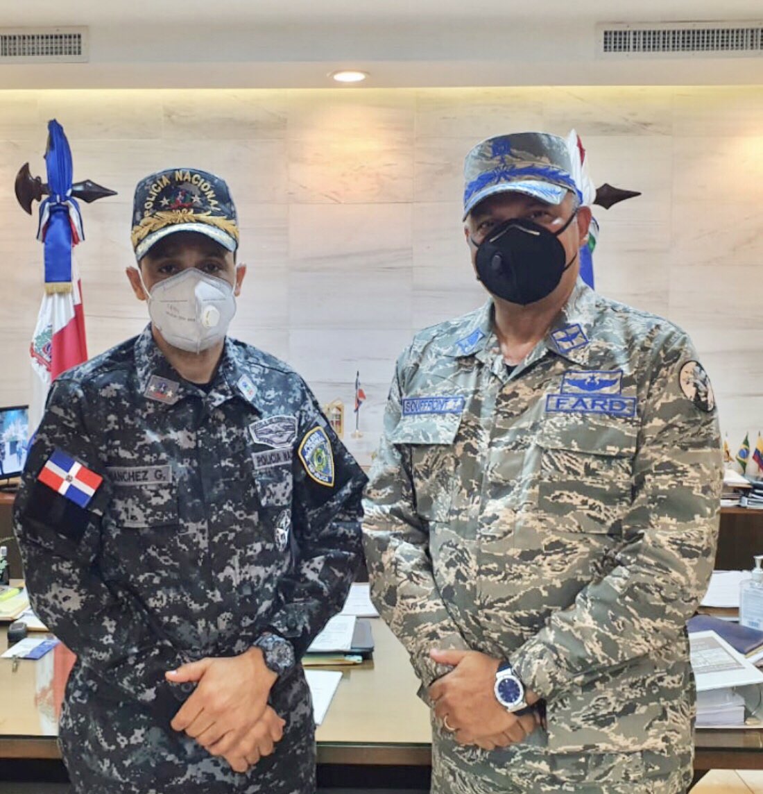 CIAArd's tweet photo. Nuestro Director el Gral. de Brig. Piloto Enmanuel Souffront FARD, se reúne con el Director General de la PN., May. Gral. Edward Sánchez PN donde intercambiaron planes de cooperación y la elaboración de un Protocolo interinstitucional a usar en caso de desastres aéreos https://t.co/zOnBO82S51