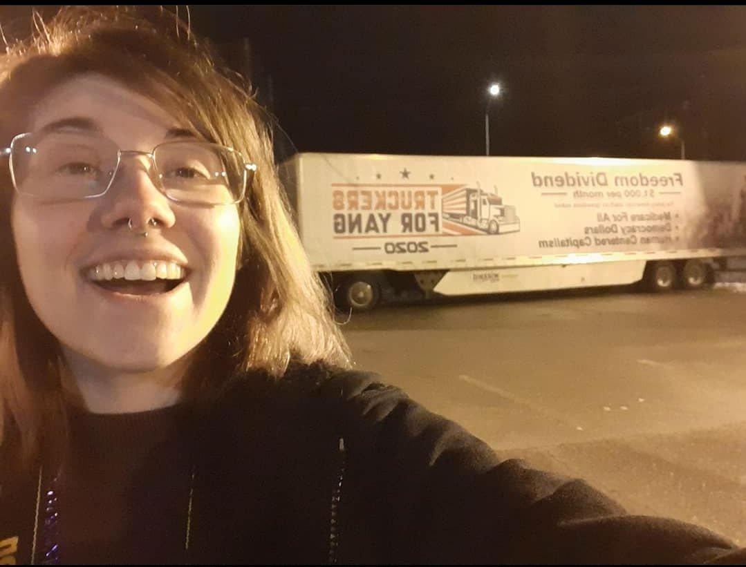 pleasesliceme's tweet image. New Years in New Hampshire!🤩🤩

Man this must have been the most emotionally tumultuous time in my life. Cause the day after this we had to drive back to Michigan so I could make it to my grandpa's funeral. Then we were off to Iowa for #YangWeek within 48 hours.