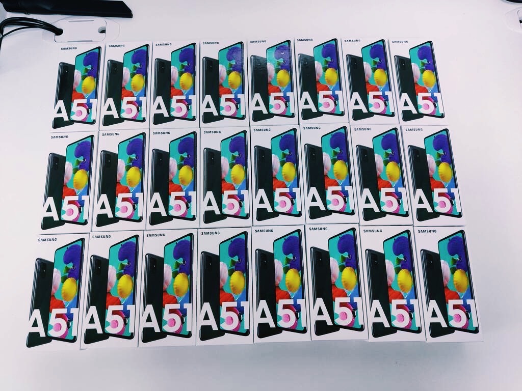 CloudTech24's tweet photo. A big bundle of brand new business phones for a client and their team.📱👨‍👨‍👧‍👧

We can provide you with setup and management of  IT devices. Get in touch today.

#managedit #MDM #endpointmanager https://t.co/C0GHB8oJvV