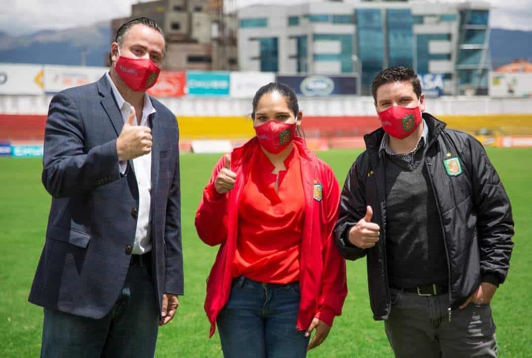 aistahler's tweet photo. 🚨 Atención Hincha Morlaco 🚨 

Me reuní a tomar un café con Nataly Villavicencio y parte del Directorio para tener su opinión respecto a lo que está aconteciendo en estos días. 

Abro [Hilo] con la información que pude obtener. Hoy a las 19:30 darán una conferencia de prensa. https://t.co/l851Z34UId
