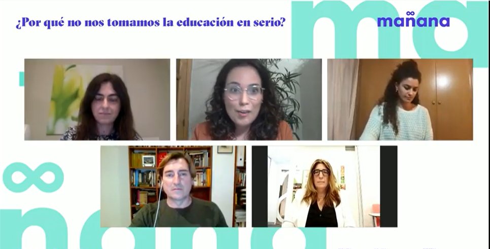 Da comienzo la mesa "¿Por qué no nos tomamos la educación en serio?" con la participación de Teresa Sánchez Valdés, <a href="/2Profesenapuros/">Profes en apuros</a> , <a href="/tonigarias/">Toni García Arias</a> , <a href="/maite_barreiro/">Maite López Barreiro</a> y Susana del Pozo Rodríguez