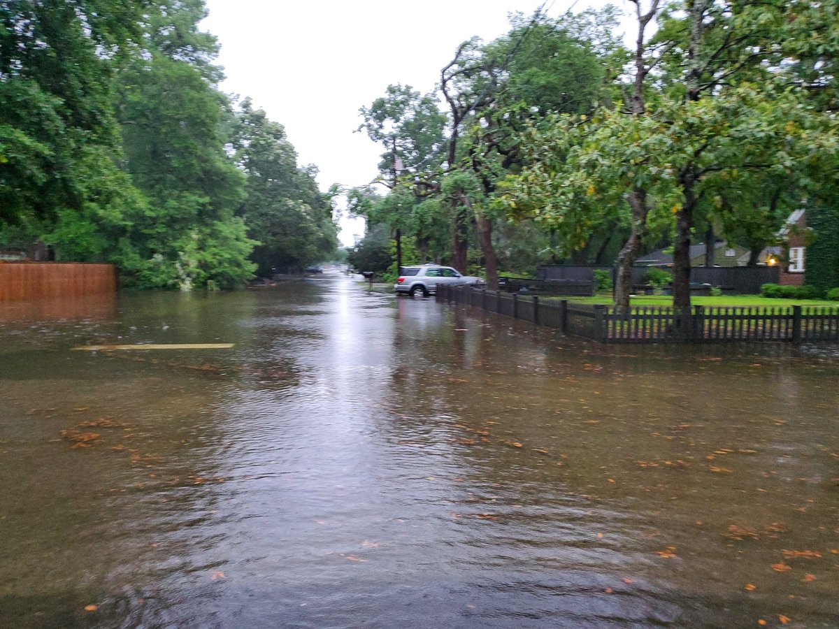 savejamesisland's tweet photo. There is too much severe flooding in the Central Park Drainage Basin on James Island to keep overdeveloping the area. The City of Charleston needs to deny subdivision approvals until they #fixfloodingfirst #NoNewDevelopment #chsnews @JohnTecklenburg @rossappel @AnthropoceneAL https://t.co/FW0UVAFQff