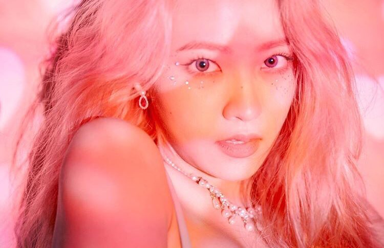 cuteyeripics's tweet photo. ariana liked yeri’s picture !!!! https://t.co/7qSj2ggq0C