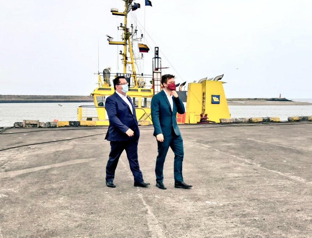 AlcivarOrtizV's tweet photo. Hoy representantes de @PuertofAntwerpln visitaron @APEsmeraldas, como resultado de la gestión entre @EmbajadaEcuBEL,@CancilleriaEC y @ObrasPublicasEc a través de la #SPTMF, con el objetivo de fortalecer vínculos comerciales y la capacidad operativa de los puertos de nuestro país. https://t.co/GAM4e8A6Id