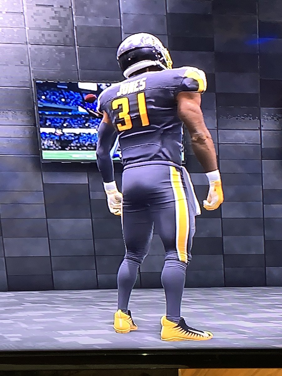 MikeOxbig2020's tweet photo. CB Jonathan Jones sporting the new Home J’s of the San Diego Aftershocks! Looking good Jones! #Shockers #ShockUp https://t.co/rF7TG3y26r