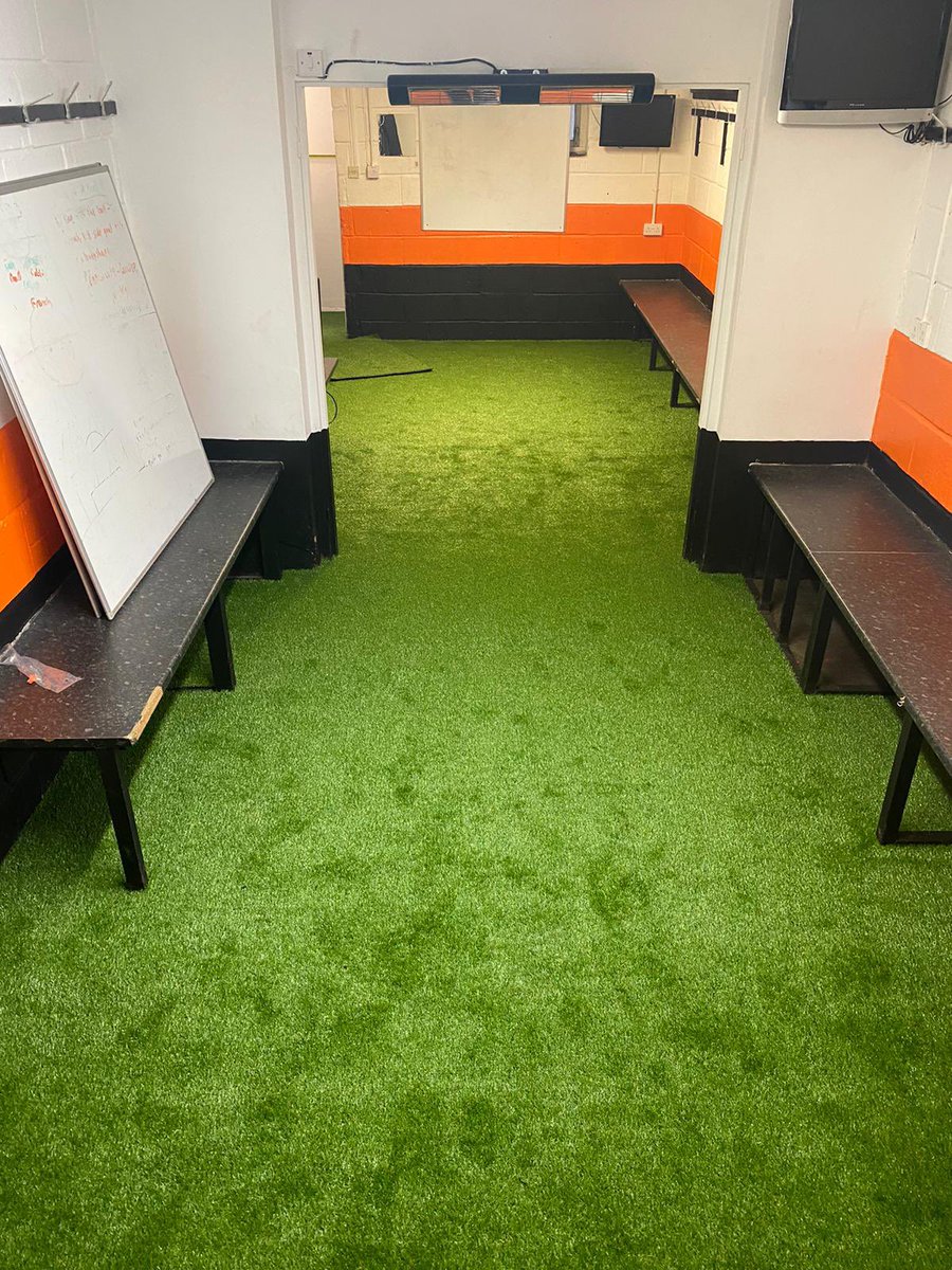 ashfordtownmx's tweet photo. Phase 1 of @luketuffs refurbishment of our dressing rooms. Many thanks to @BeaconLawns the flooring is looking amazing. Phase 2 coming soon 😃🍊
#atmx #ItsNotOrange https://t.co/BH6k8M8mo4