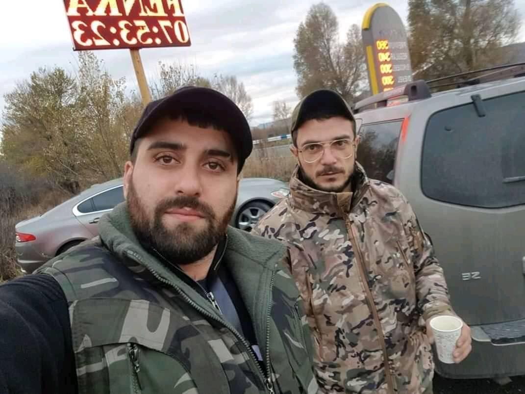 ErmineParonyan's tweet photo. 🇦🇿 forces captured several 🇦🇲 who headed to Artsakh for hum. purposes. This happened AFTER the truce agreement was signed. Among  captured Georg Sudjian, was recognized by his wife on one of the 🇦🇿 videos. Today his family members started getting threats through social networks. https://t.co/wsjo0m1FJ4