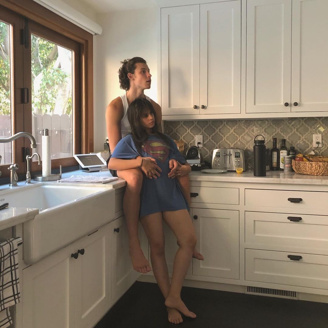 chaomendespage's tweet photo. Como é bom ser shawmila shipper ❤️❤️ https://t.co/MKxlPrZ6YL