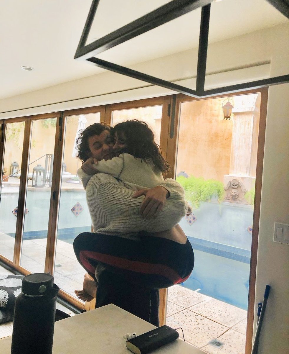 chaomendespage's tweet photo. Como é bom ser shawmila shipper ❤️❤️ https://t.co/MKxlPrZ6YL