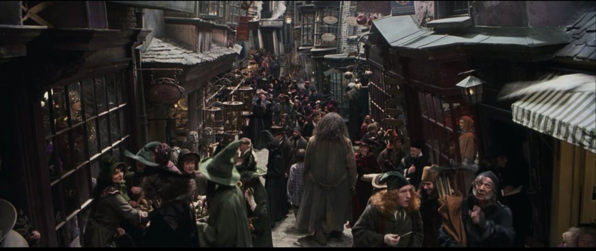 HogwartsTurk's tweet photo. 19.59                        20.00 https://t.co/mP7QmW86bx