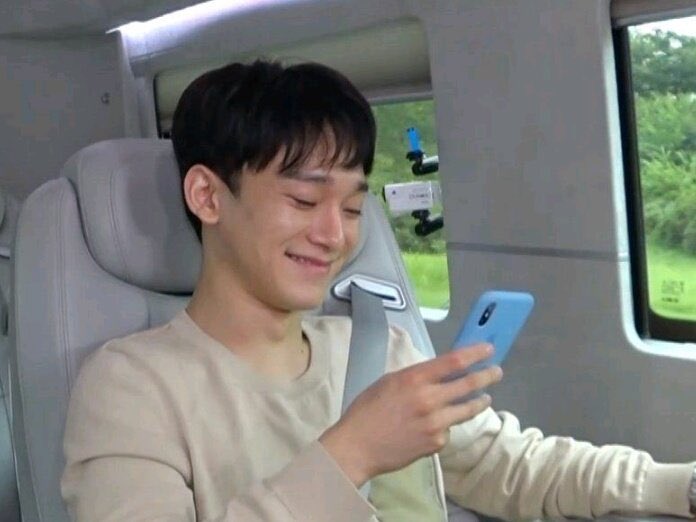 artjongdae's tweet photo. eu vendo a live do jongin bem assim https://t.co/RfTCG87nbR