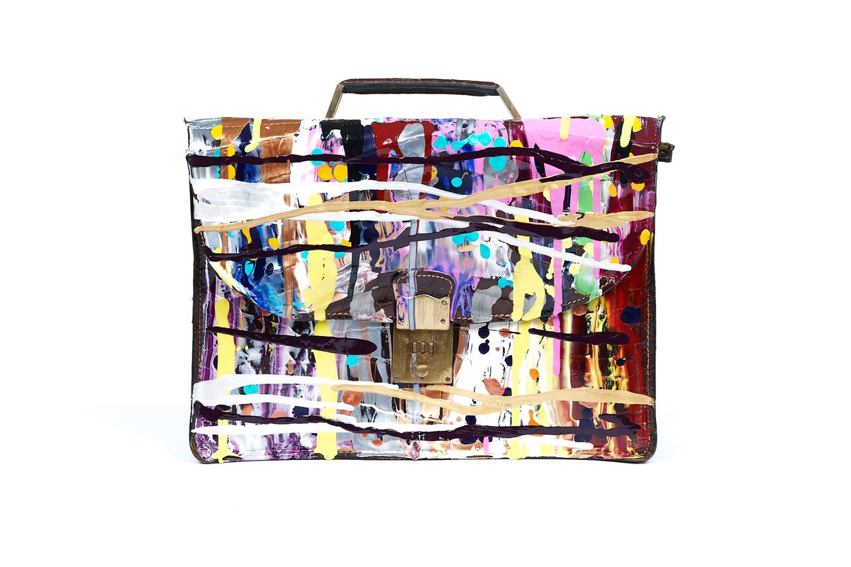 myemptybag_ca's tweet photo. No winter blahs allowed with this colourful  vintage folio case! Love your work! 🙂😍

Check out https://t.co/yXmBj9uaXs for more pieces like this unique hand-painted vintage purse. Each piece is an original.

#vintage #vintagestyle #vintagefashion #tuesdayvibe https://t.co/GvhqBew30H