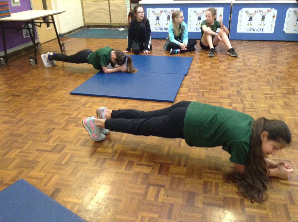 HoylakeHolyTrin's tweet photo. During PE, Y5/6 JP took part in a #plankchallenge, a test of strength and endurance to see who our strongest girl and boy are. The children were so supportive of their friends #absofsteel #shakinglikealeaf https://t.co/86Pg2xsEDg