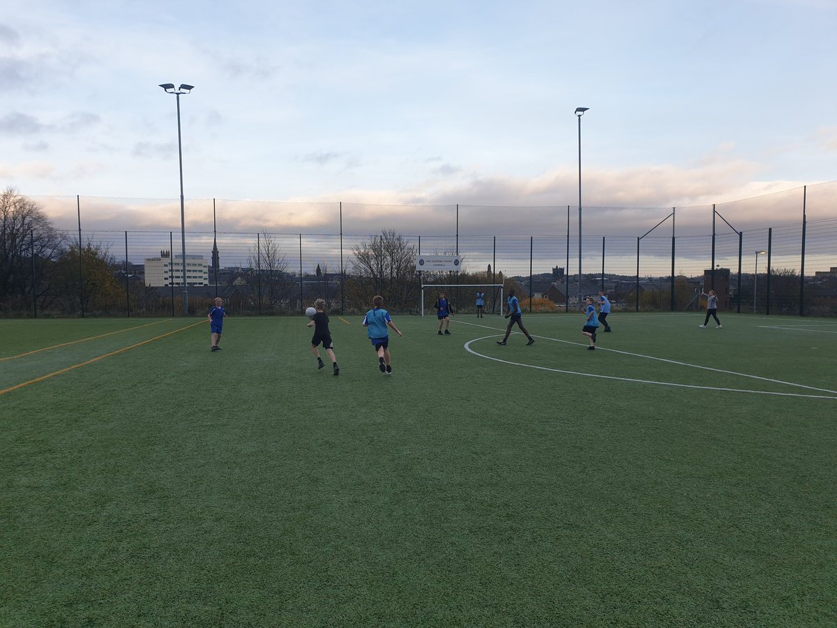 PEMrJohnston's tweet photo. Try new something, 1st years giving Gaelic Football a go #Opportunity #NewActivities https://t.co/eG5gh3Ikm4