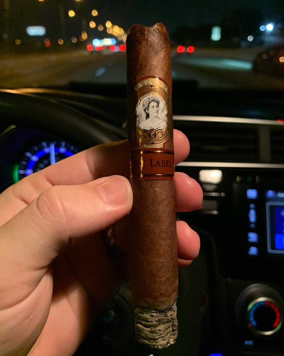 LaPalinaCigar's tweet photo. Thank you! #appreciate the #lapalinafamily 
📷 by @thick__ash: #lapalinacigars #bronzelabel #cigarinthecar #cigarafterwork #cigarfamily♥️ #cigaraficcionado #cigarro #cigarfumes #cıgarlover #cigarknowledge #cigarsnlife #cigarsnoblife #tobacco #humodecigarro https://t.co/UxRoFgZYC8