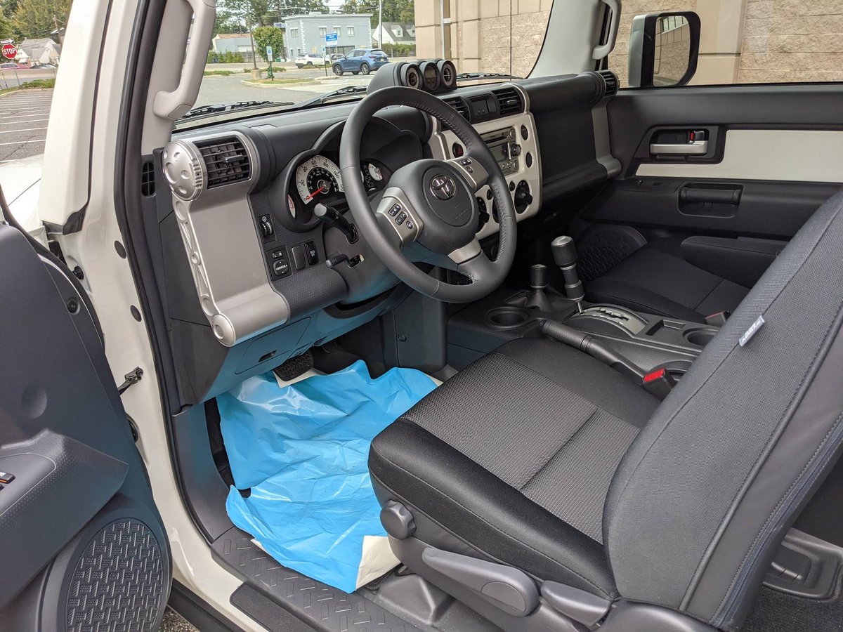 DougDeMuro's tweet image. AMAZING @CarsAndBids listing: 2014 Toyota FJ Cruiser with 400 miles. Yes... 400 total miles. They don't make 'em new anymore, but this is essentially a "new" one -- check it out: carsandbids.com/auctions/KPYMb…