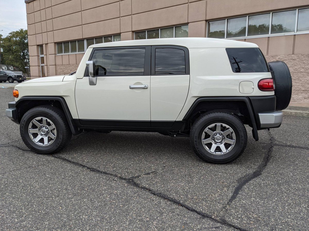 DougDeMuro's tweet image. AMAZING @CarsAndBids listing: 2014 Toyota FJ Cruiser with 400 miles. Yes... 400 total miles. They don't make 'em new anymore, but this is essentially a "new" one -- check it out: carsandbids.com/auctions/KPYMb…