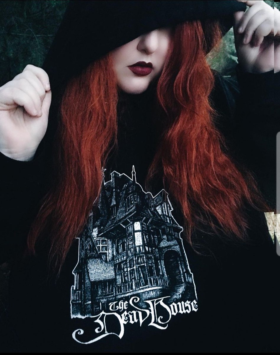 AudioGenius's tweet photo. YOOOO!!! CHECK OUT THIS DOPENESS!!!!!! Teeth In The Mist author @dawnkurtagich now has Hoodies!!! Aahhhh I'm screaming!!!!! #DeadHouse #TeethInTheMist #AndTheTreesCreptIn 
https://t.co/Q1emu77l6v https://t.co/oCEfgJvfba