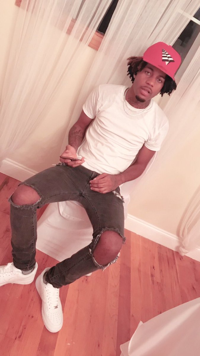 1MBKLee's tweet photo. They Hate When Cash Stick Out My Jeans , I Got Mo Money Denim https://t.co/LwIc8edvVn