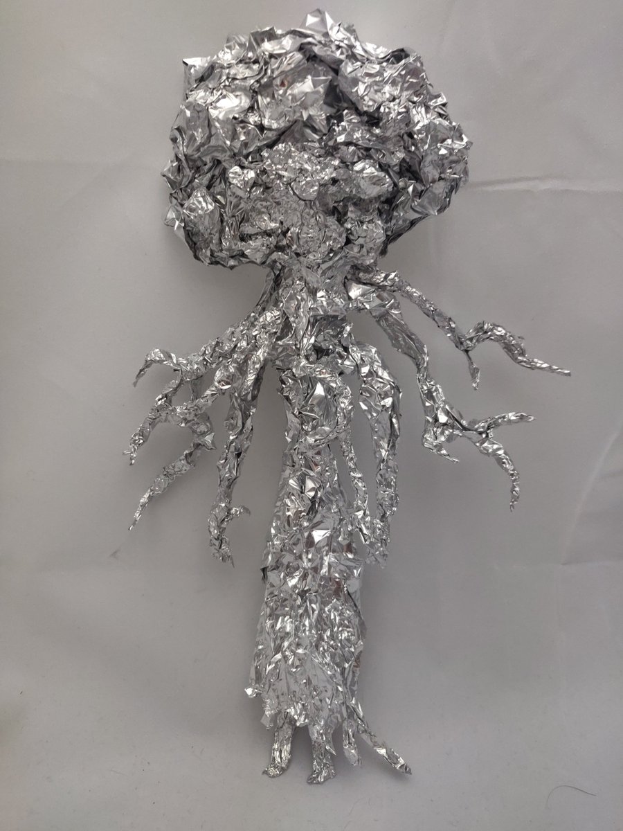 foil_guy's tweet photo. Winter Lantern from Bloodborne - Aluminum Foil Sculpture
#foil #sculpture #art #fanart #bloodborne #bloodbornefanart #bloodborneart #fromsoftware #bloodborneboss #videogames #videogame #videogamefanart #winterlantern https://t.co/F1KUxHe7tk