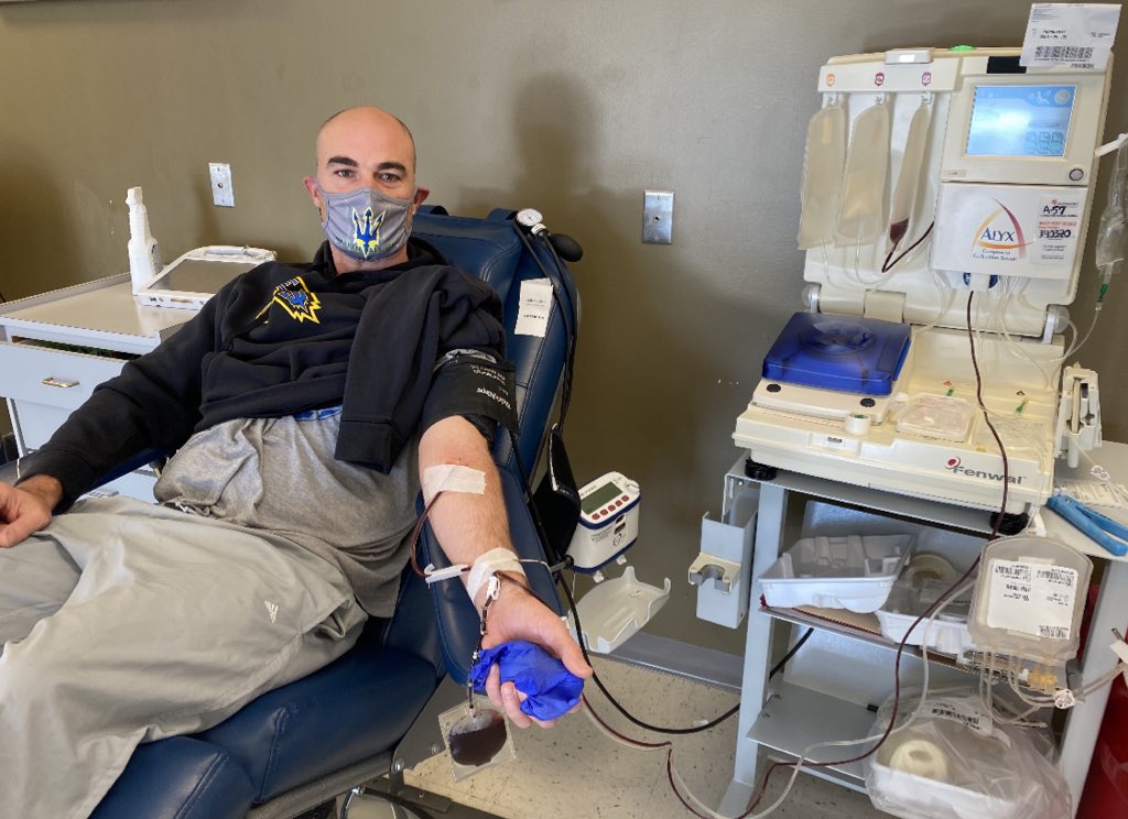 AlmondPhysical's tweet photo. Almond PE’s very own Coach Schild giving back by donating blood. 🩸🩸🩸👍👏 https://t.co/nQsb6W64LS