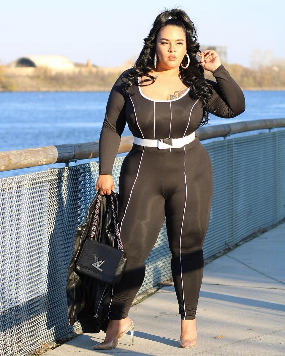 LabelCurv's tweet image. curvymodeltay “Women who wear black lead colorful lives