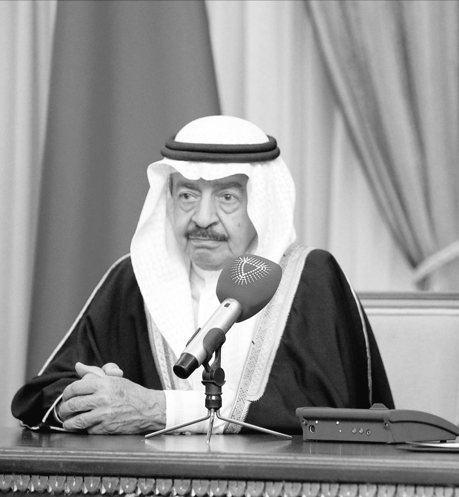 Ebreemz's tweet photo. أَهاجَ قَذاءَ عَينِيَ الإِذِّكارِ
هُدُوءاً فَالدُموعُ لَها اِنحِدارِ
وَصارَ اللَيلُ مُشتَمِلاً عَلَينا
كَأَنَّ اللَيلَ لَيسَ لَهُ نَهارِ
#خليفة_بن_سلمان https://t.co/ydXlBjbjw6