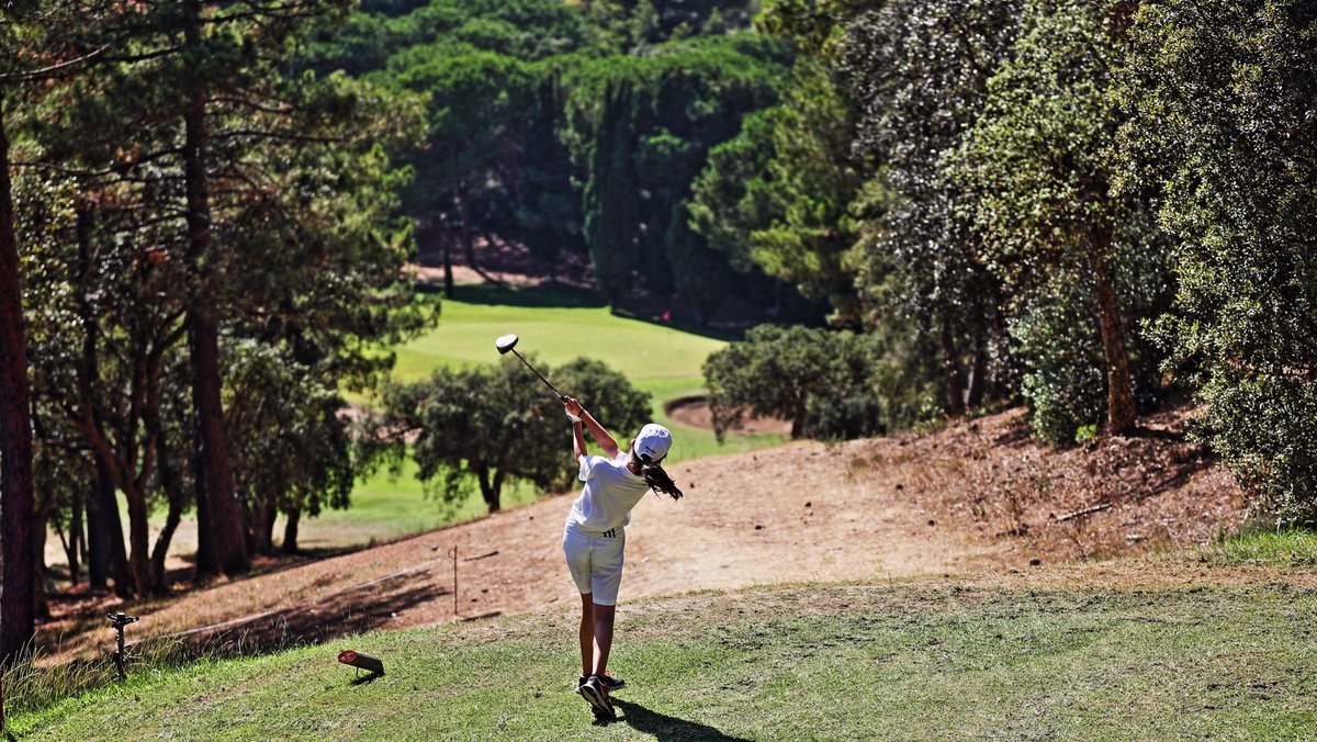 CentralElba's tweet photo. Do you want to relax by the sea and at the same time not give up your passion for #golf? Try the golf club in Portoferraio where you can play whit his 9 holes and enjoy the nature!! 🏌🏻‍♀️🏌🏻‍♂️ https://t.co/ZXNUjjDn36