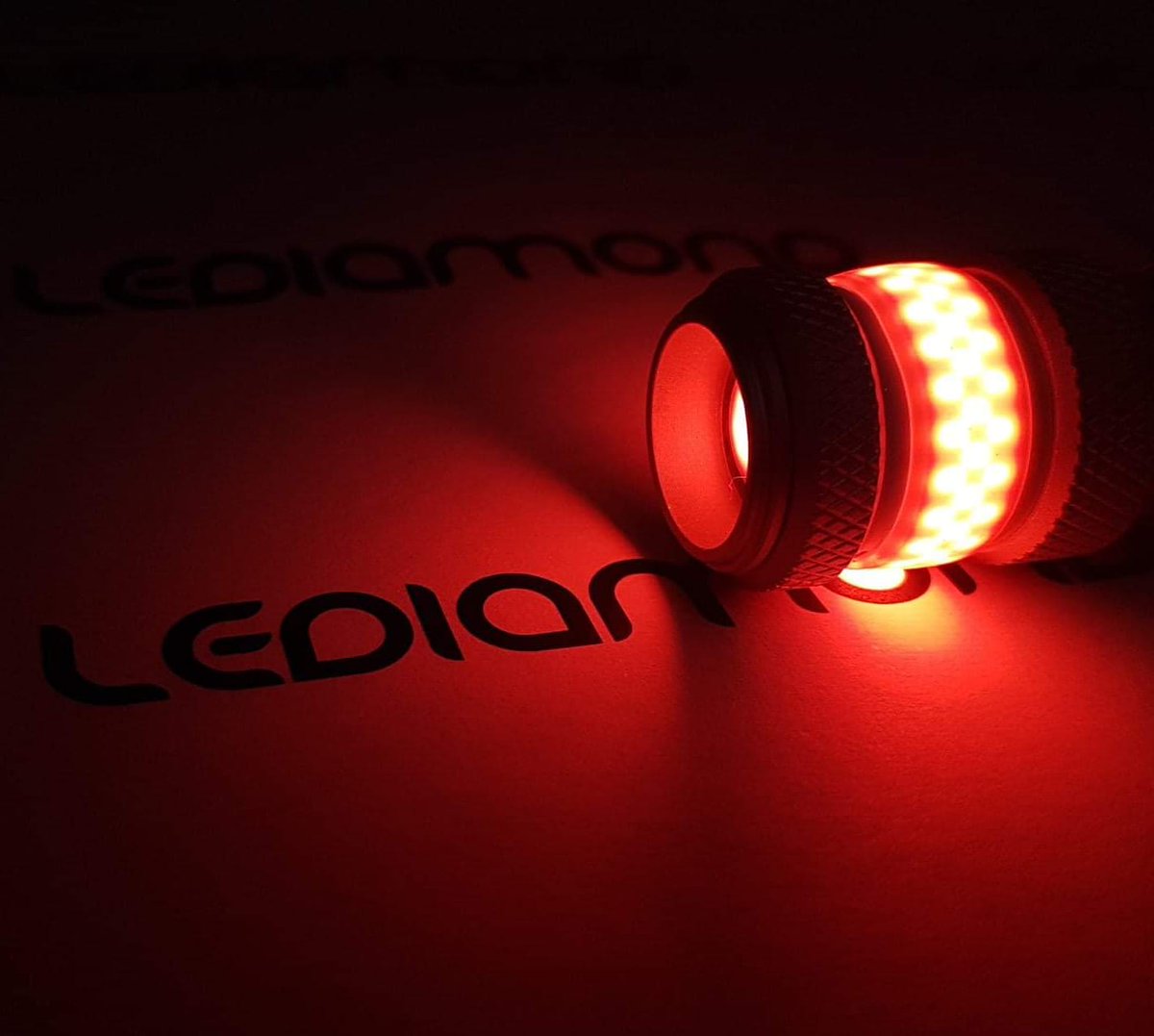 LEDiamondLIGHTS's tweet photo. Nuevas formas de luz que permiten nuevas posibilidades en las bombillas LEDIAMOND. ¡Sigamos avanzando! https://t.co/gpXpNY072B
#lediamond #luz #coches #ElectricVehicles #rojo #red #LED https://t.co/Ot0K3Xc26E