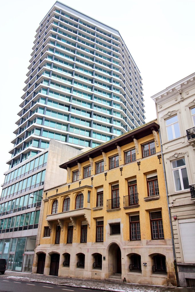 The Wielemans brewing family ordered this 1926 art deco mansion after a holiday in Andalucía. The architect, Adrien Blomme, also updated the Métropole hotel for them, built the cinema behind it, Aux Armes des Brasseurs and of course their brewery, now the Wiels centre in Forest.